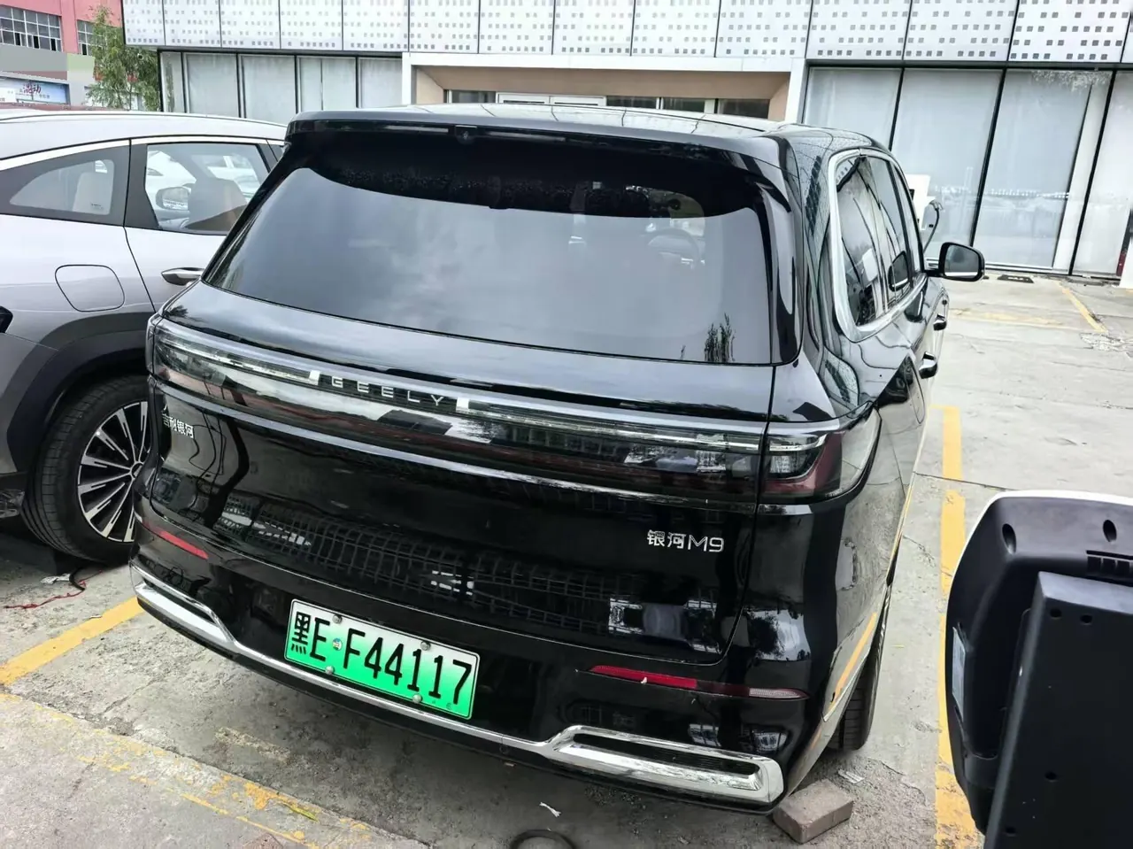 Geely Galaxy 2025 M9 1.5T 210km 4-wheel drive pilot version automatic gear 4