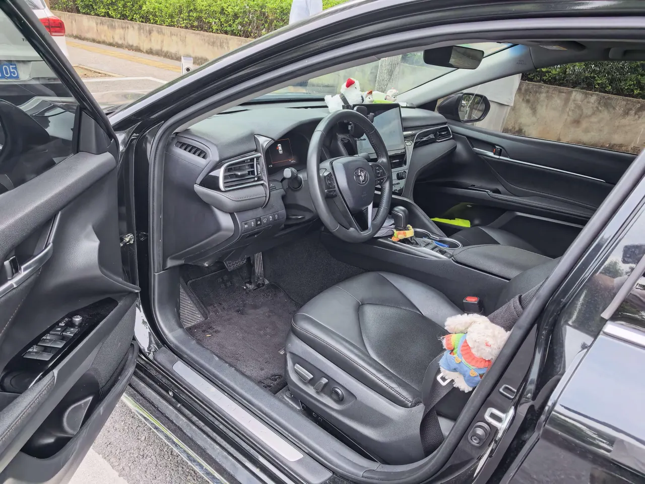 Toyota 2023 Camry 2.5G Deluxe Edition Automatic Gear 3