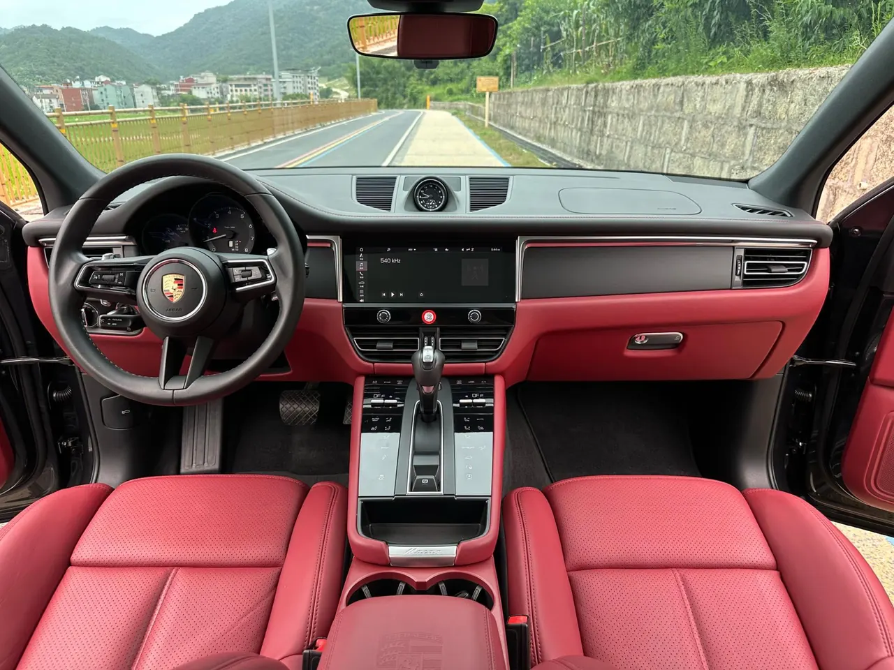 Porsche Macan (Imported) 2024 Macan 2.0T Automatic Gear 10