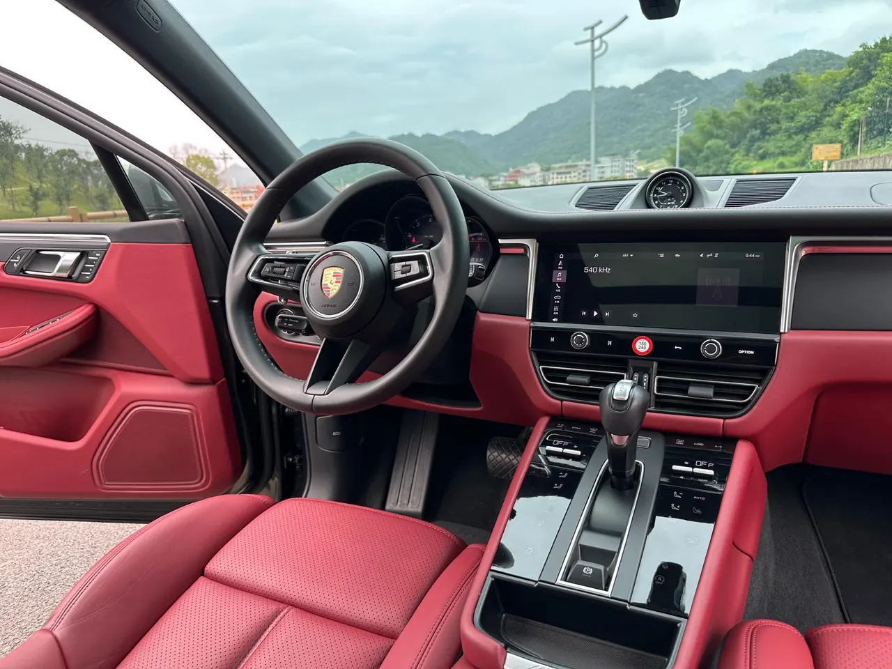 Porsche Macan (Imported) 2024 Macan 2.0T Automatic Gear 12