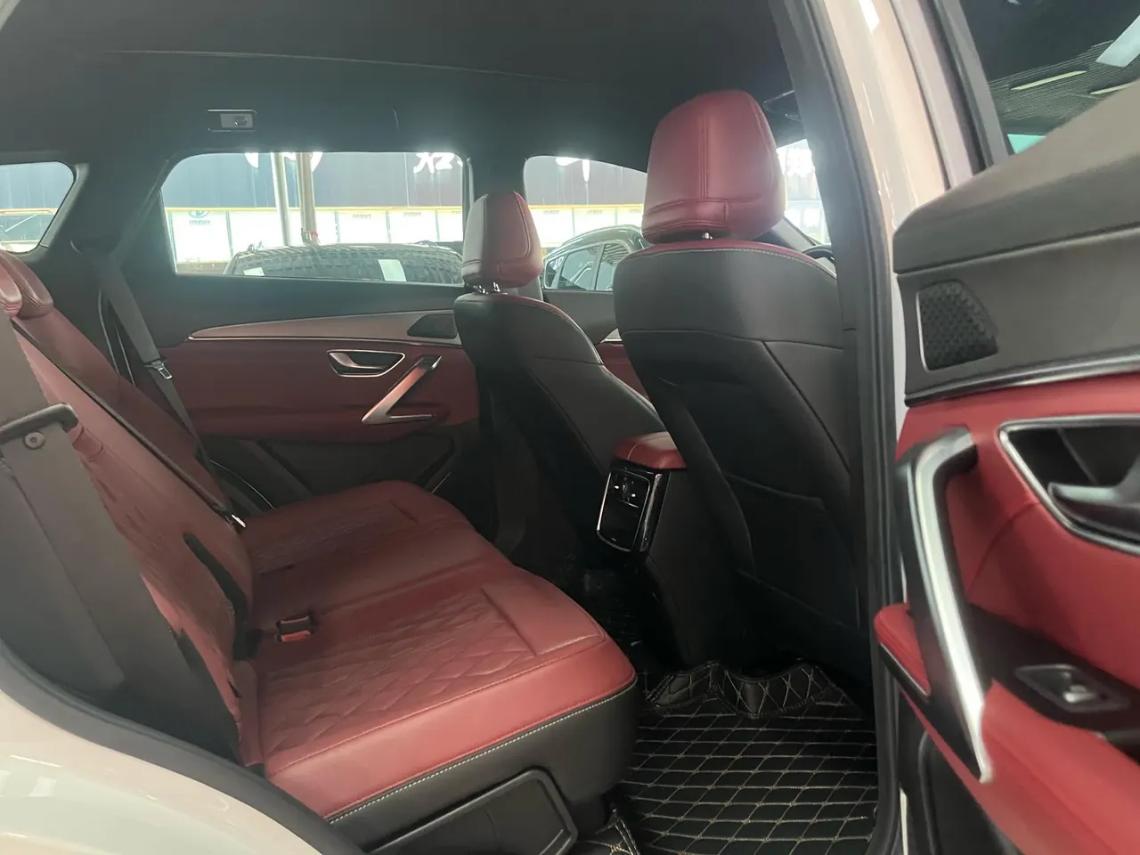 Jetour 2024 X70 PLUS 1.5T Champion Edition MAX5 Automatic Gear 7