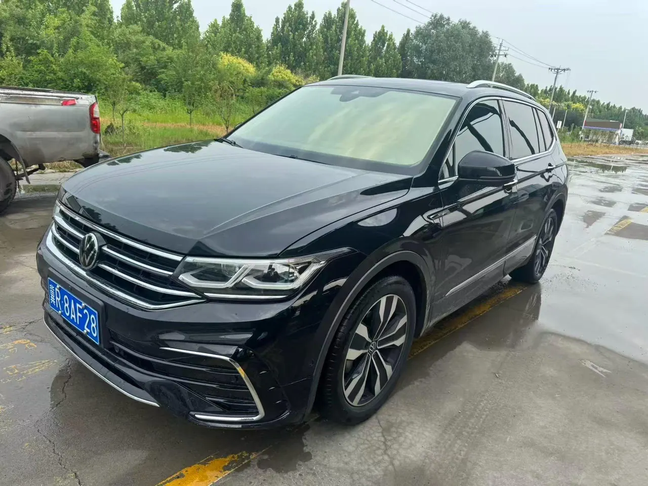 Open image lightbox: Volkswagen 2022 Tiguan L R-Line 2.0TSI 330TSI Two-Drive R-Line Ultimate Automatic Gear