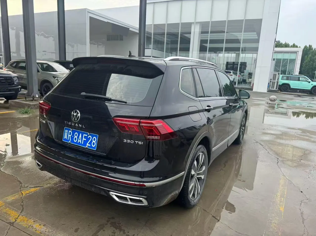Volkswagen 2022 Tiguan L R-Line 2.0TSI 330TSI Two-Drive R-Line Ultimate Automatic Gear 2