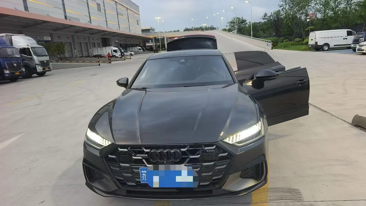 Audi 2024 A7L 2.0TFSI 45TFSI Quattro Black Samurai Edition Automatic Gear 2