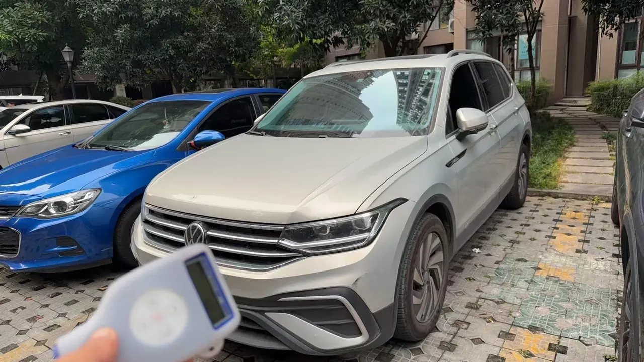 Open image lightbox: Volkswagen 2023 Tiguan L 1.5TSI 300TSI Two-Drive Smart Edition Automatic Gear