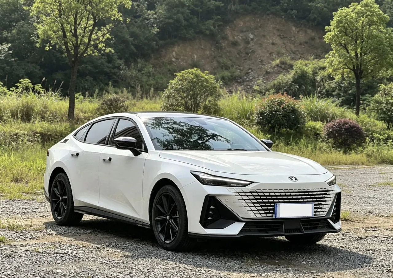 ChangAn 2022 UNI-V 1.5T honorable automatic gear 4