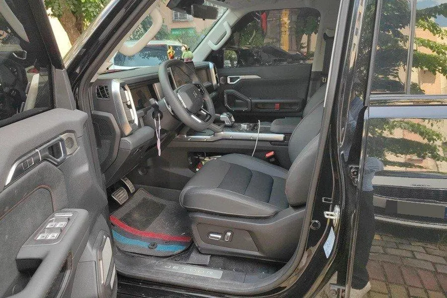 Jetour 2024 Traveler 2.0T Four-Wheel-Drive Cross-Country PRO Entertainment Version Automatic Transmission 4