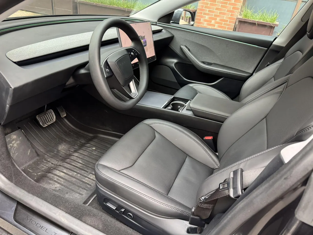 Tesla 2025 Model 3 rear-wheel drive version of automatic transmission 5