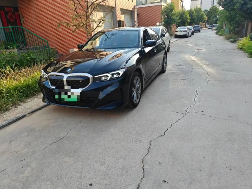 Open image lightbox: BMW 2022 i3 eDrive 35L automatic gear