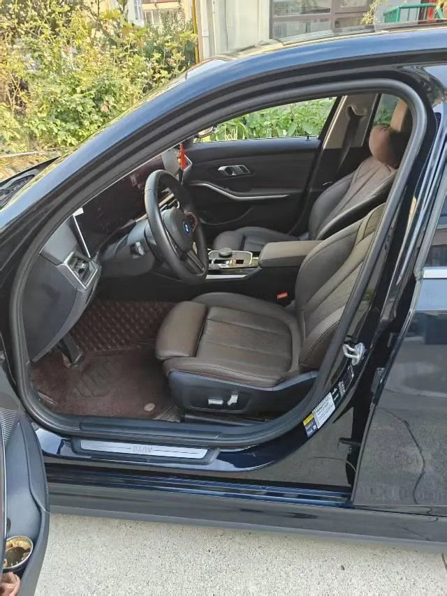 BMW 2022 i3 eDrive 35L automatic gear 4