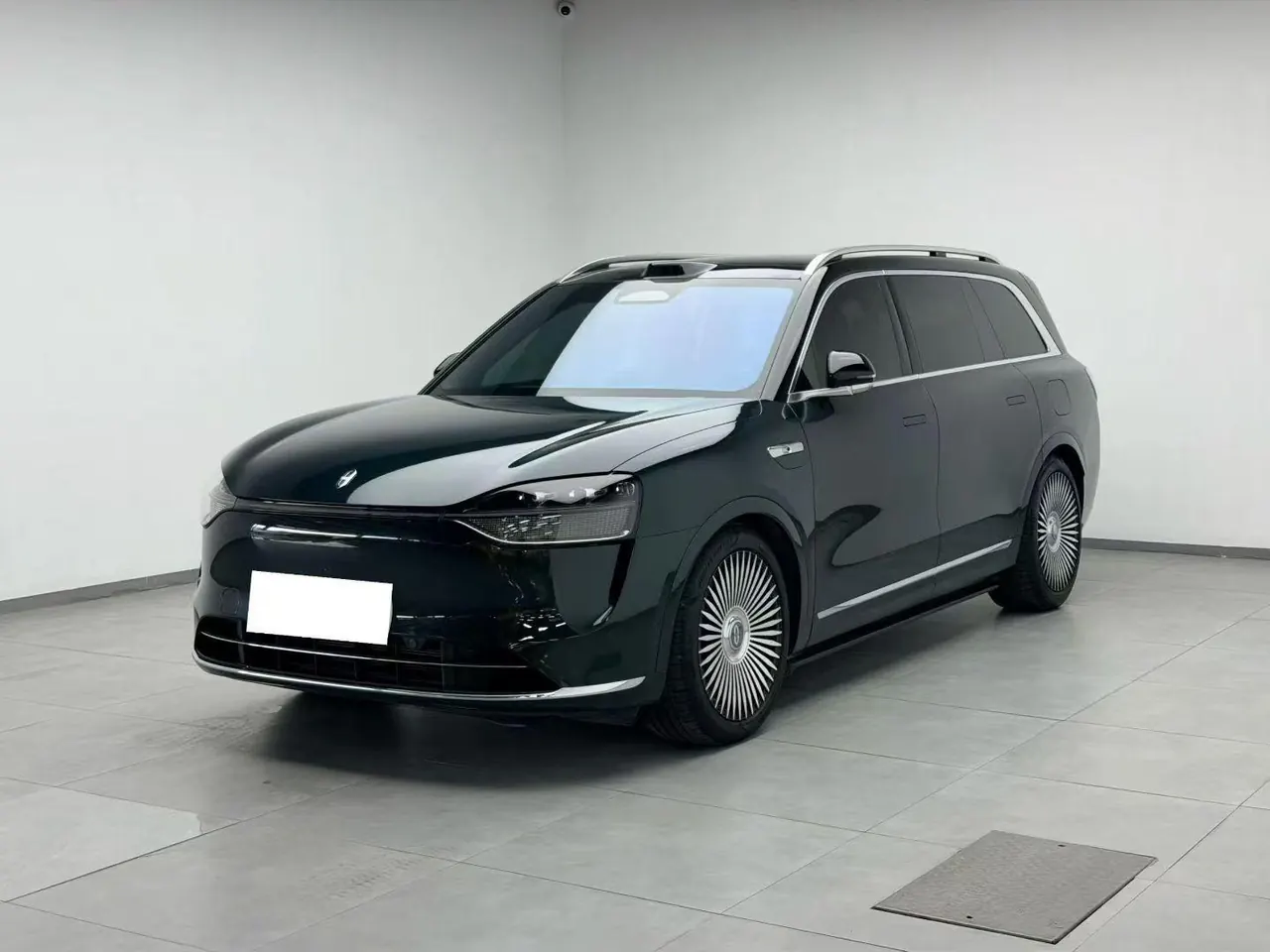 Открыть галерею: AITO 2024 AITO M9 extended range Ultra 42kWh automatic gear