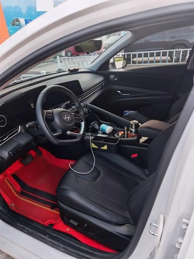Hyundai 2023 Elantra -3-compartment 1.5 stepless LUX premium automatic gear 2