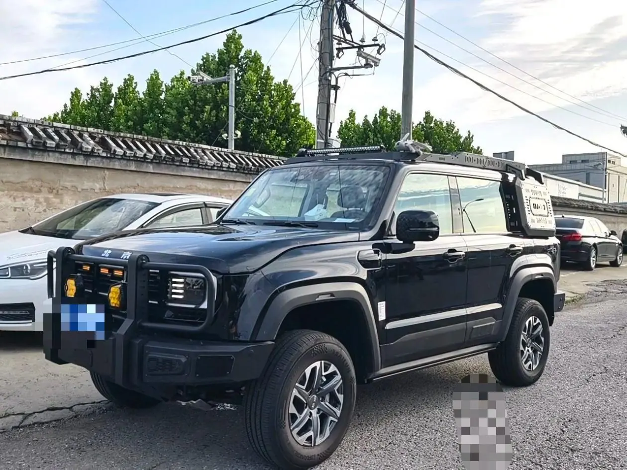 Open image lightbox: Beijing 2023 BJ40 2.0T 4-wheel drive city hunter version chivalrous automatic gear