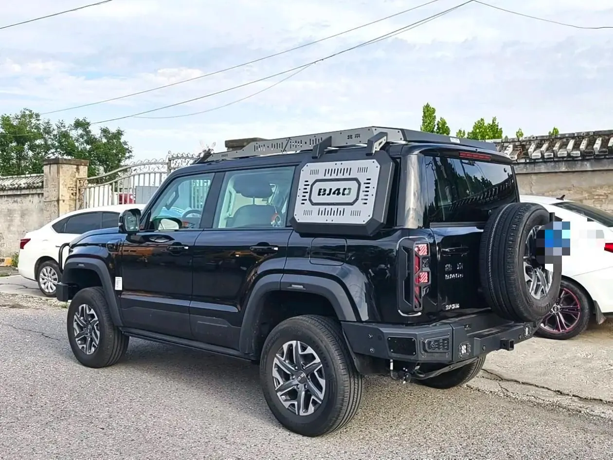 Beijing 2023 BJ40 2.0T 4-wheel drive city hunter version chivalrous automatic gear 12