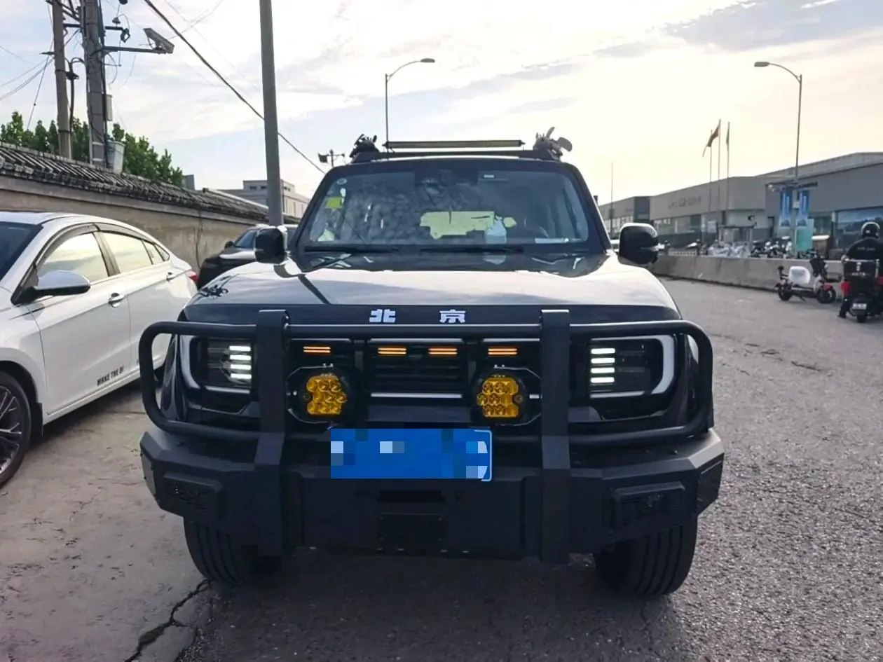 Beijing 2023 BJ40 2.0T 4-wheel drive city hunter version chivalrous automatic gear 2