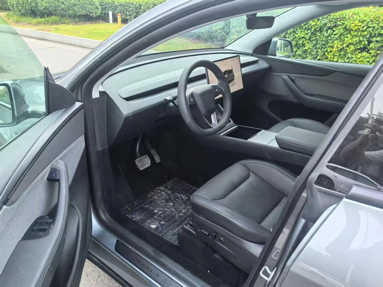 Tesla 2026 Model Y Long Range Rear-Wheel-Drive Automatic 5