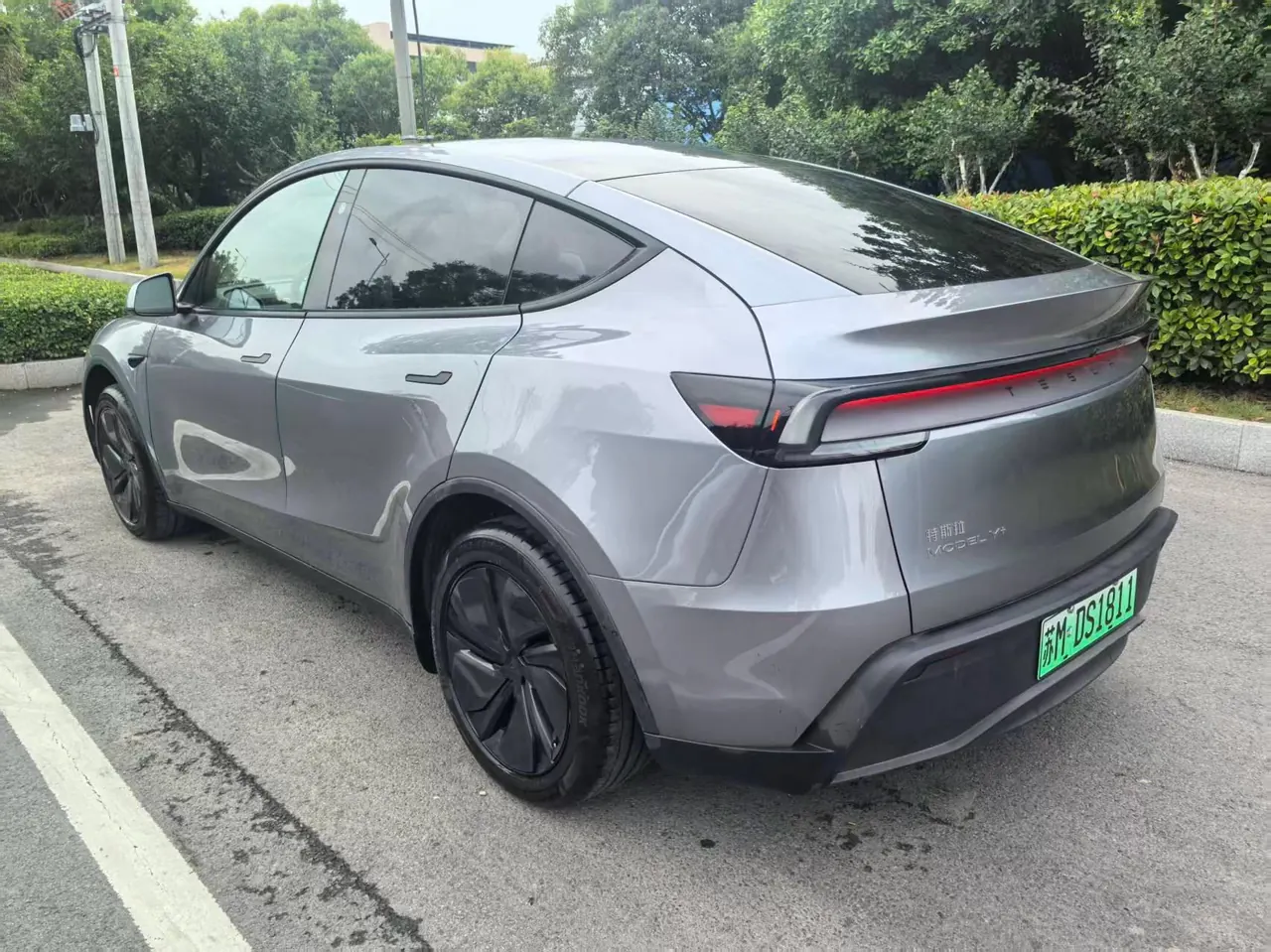 Tesla 2026 Model Y Long Range Rear-Wheel-Drive Automatic 7