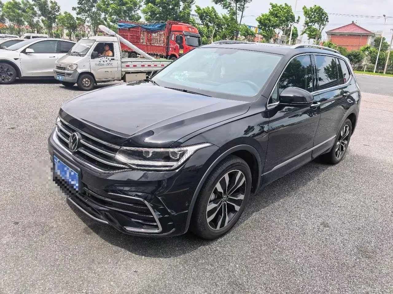 Volkswagen 2024 Tiguan L R-Line 2.0TSI 330TSI Two‑wheel‑drive R‑Line Dragon Glory Edition Automatic - View 1