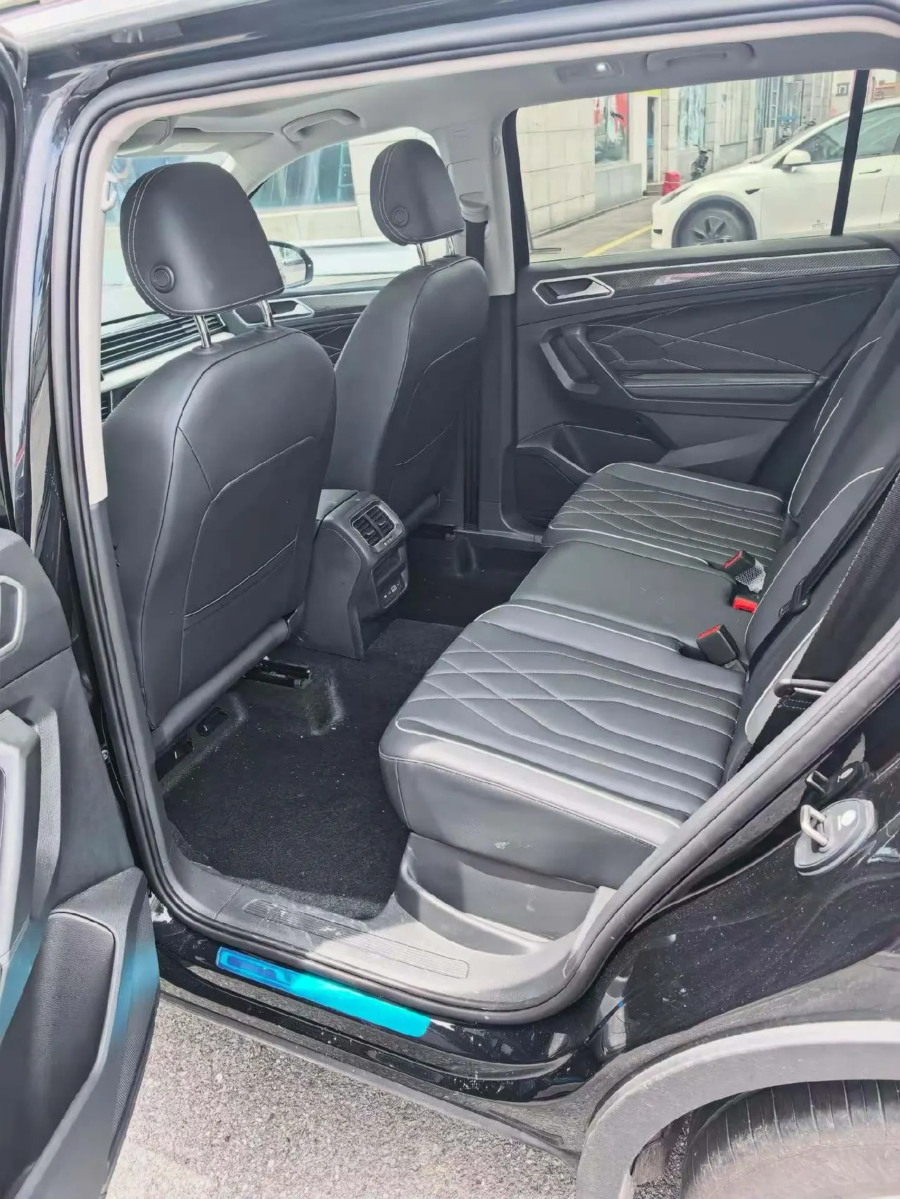 Volkswagen 2024 Tiguan L R-Line 2.0TSI 330TSI Two‑wheel‑drive R‑Line Dragon Glory Edition Automatic 4
