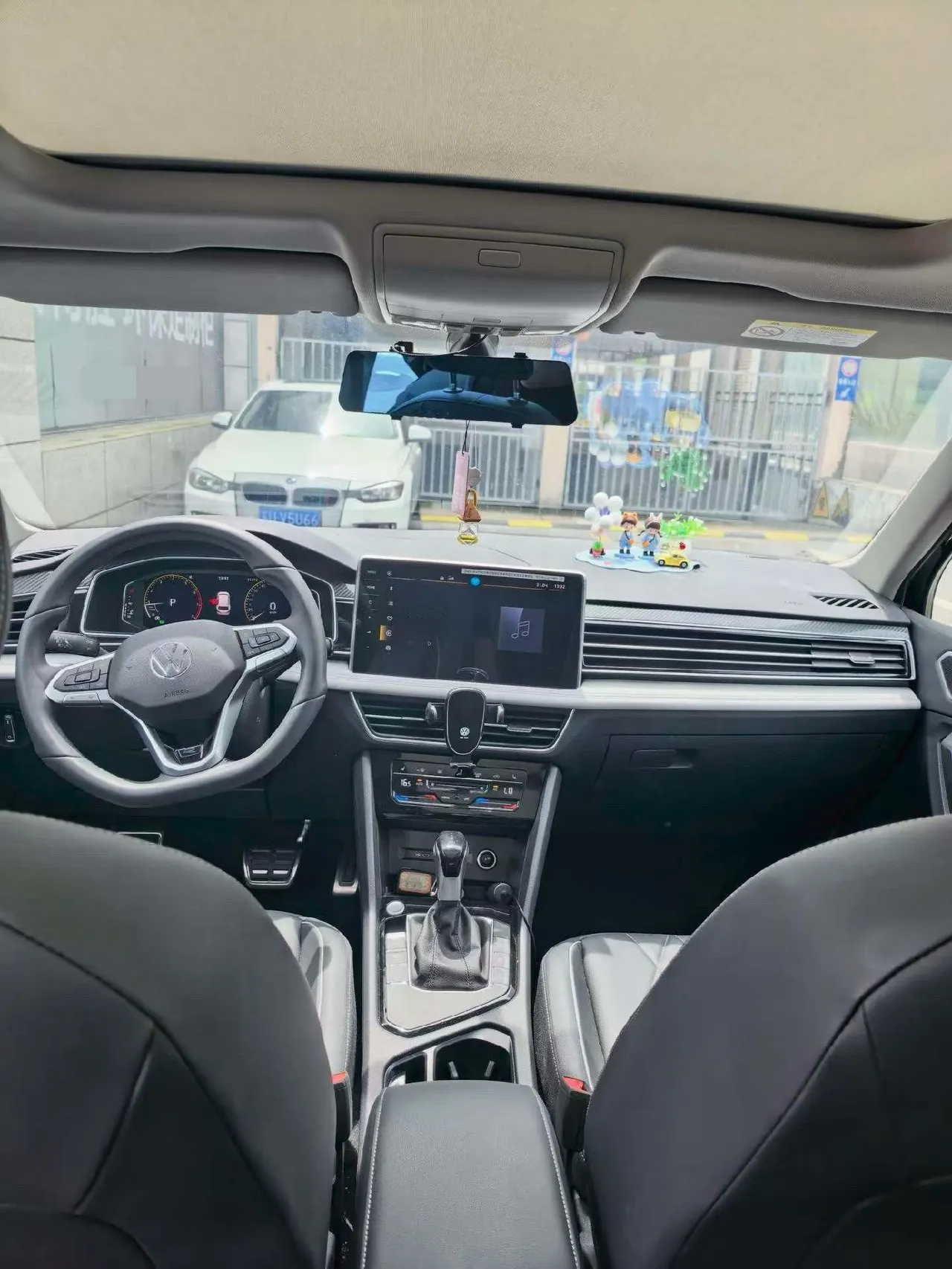 Volkswagen 2024 Tiguan L R-Line 2.0TSI 330TSI Two‑wheel‑drive R‑Line Dragon Glory Edition Automatic 5