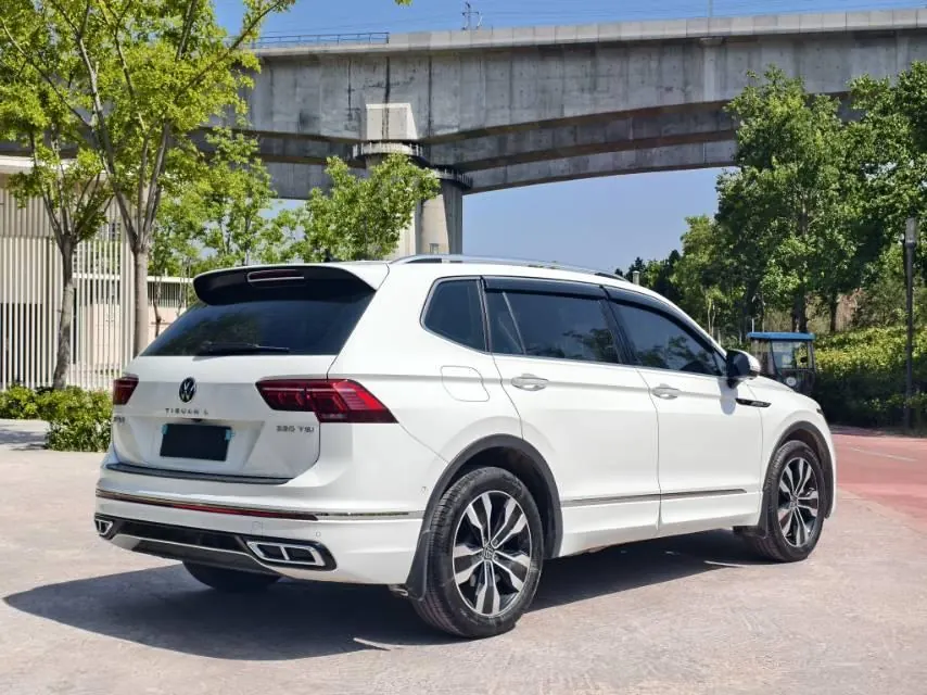 Volkswagen 2024 Tiguan L R-Line 2.0TSI 330TSI Two-Drive R-Line Overdrive Automatic Gear 6