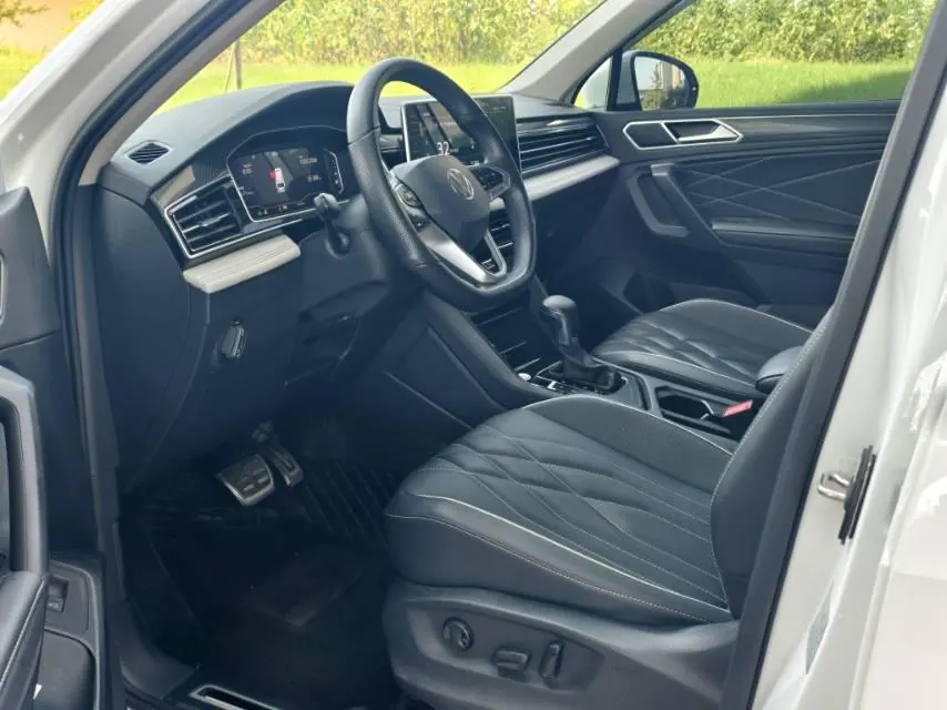 Volkswagen 2024 Tiguan L R-Line 2.0TSI 330TSI Two-Drive R-Line Overdrive Automatic Gear 7