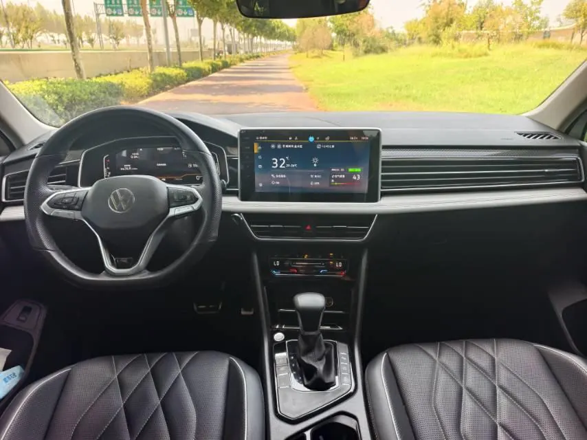 Volkswagen 2024 Tiguan L R-Line 2.0TSI 330TSI Two-Drive R-Line Overdrive Automatic Gear 8