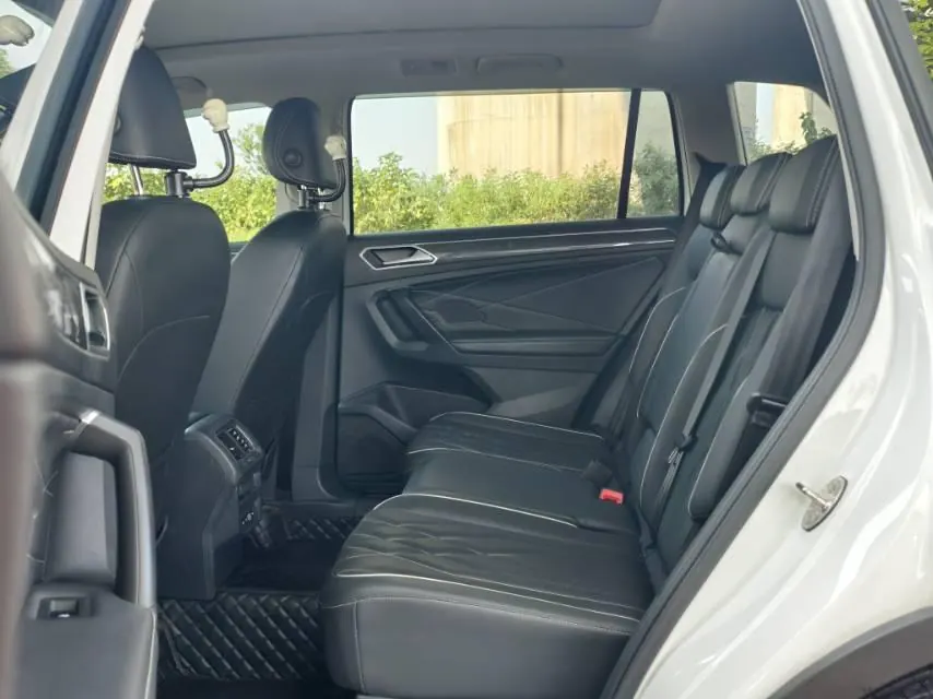 Volkswagen 2024 Tiguan L R-Line 2.0TSI 330TSI Two-Drive R-Line Overdrive Automatic Gear 9