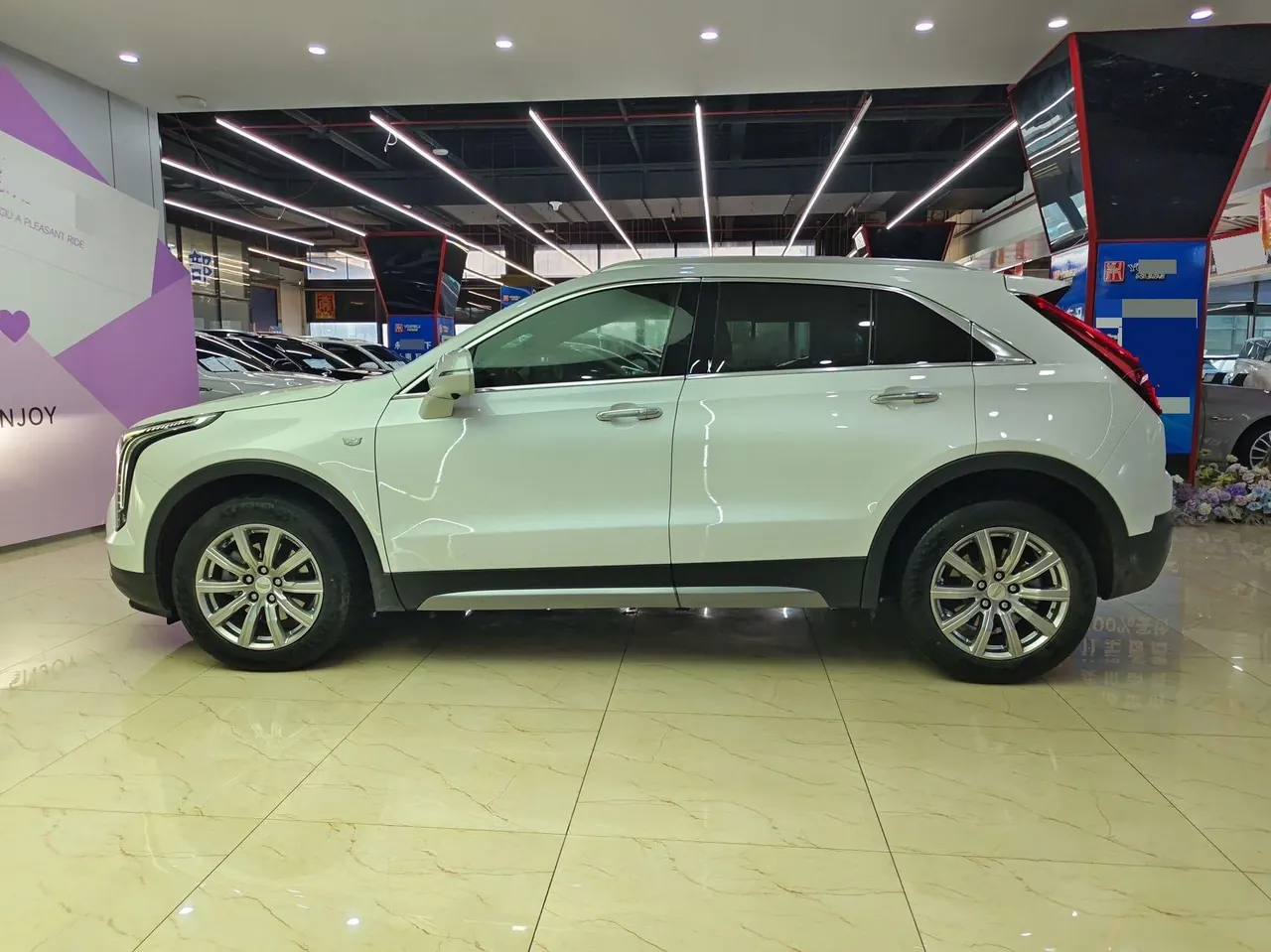 Cadillac 2020 XT4 2.0T 28T Two-Drive Leading Automatic Gear 3