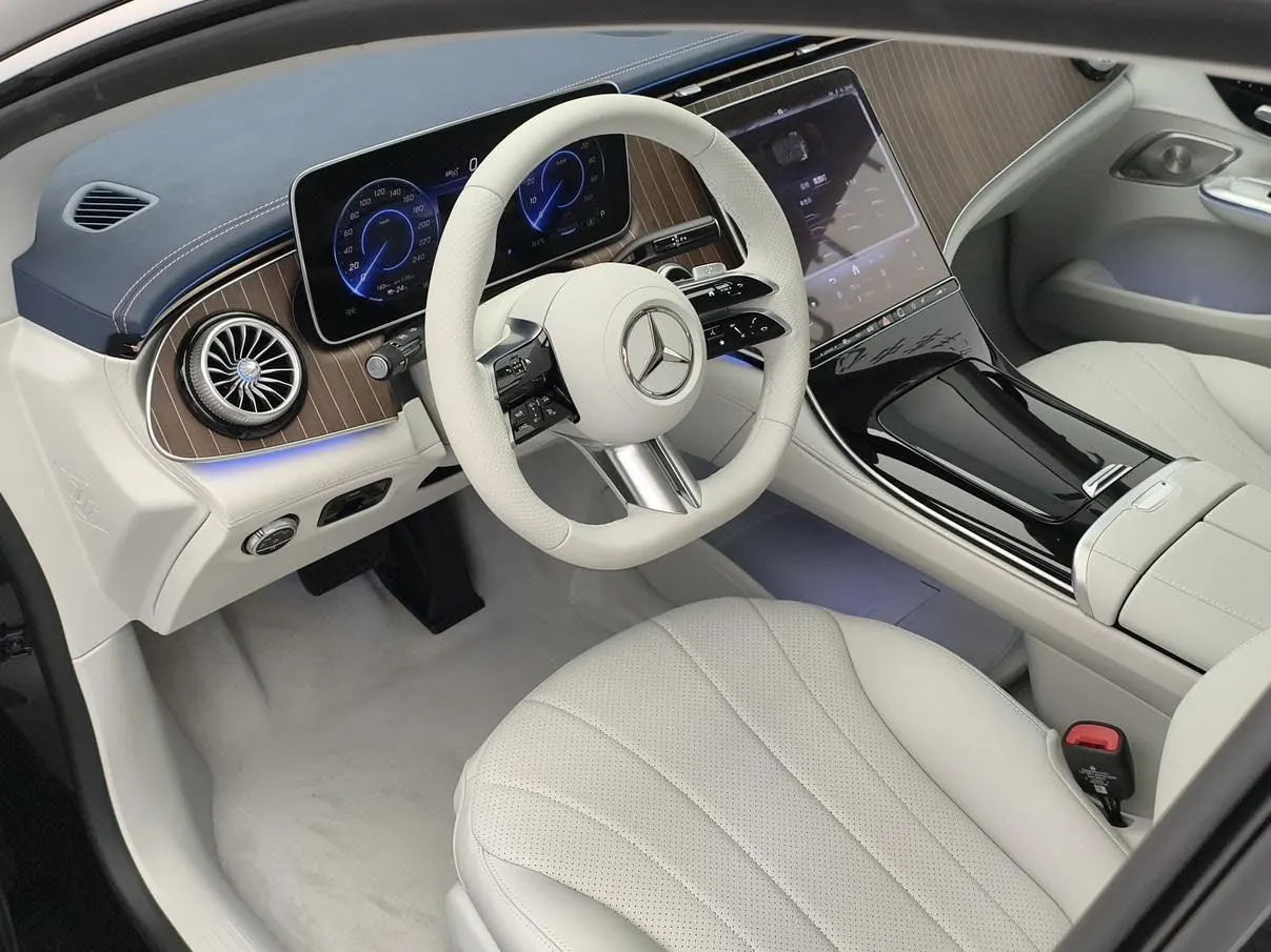 Mercedes Benz 2025 EQE 500 4MATIC EQE 500 4MATIC Pioneer Edition Automatic Gear 3