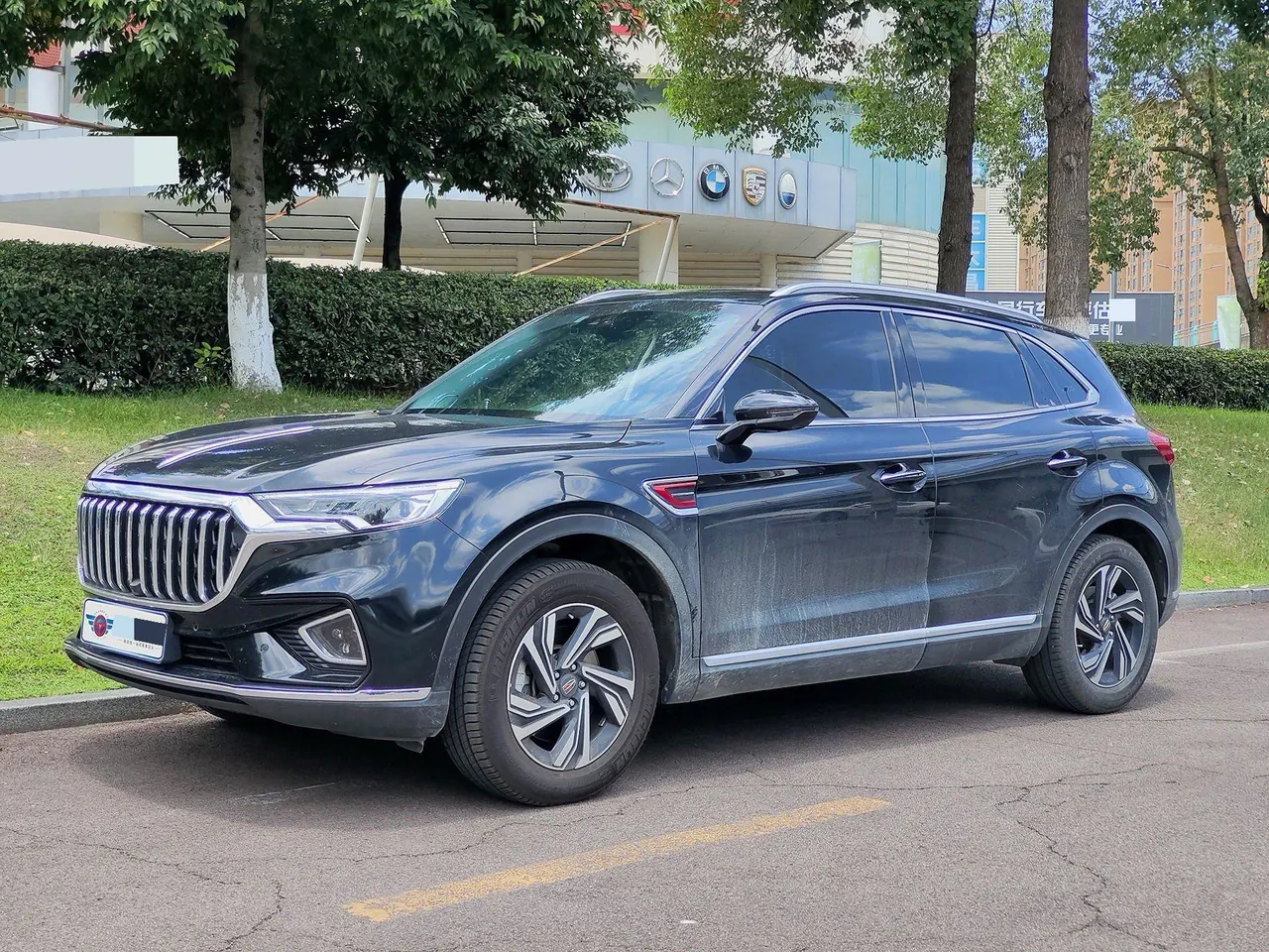 打开图片灯箱：HongQi 2022 HS5 2.0T Zhilian Flag Yue Edition Automatic Gear