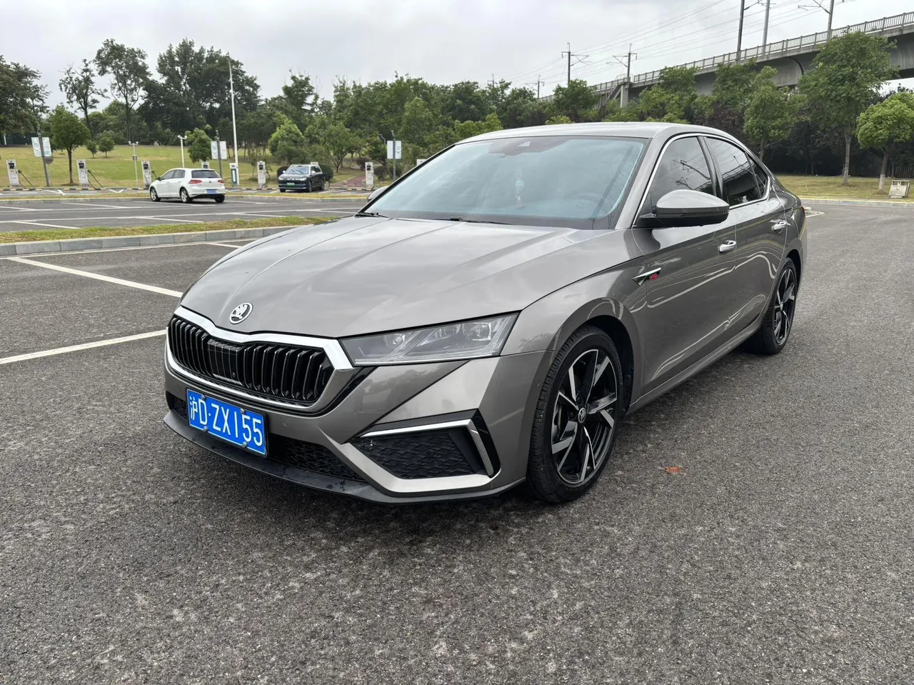 Открыть галерею: Skoda 2022 Ming Rui PRO 1.4TSI TSI280 Luxury Edition Automatic Gear