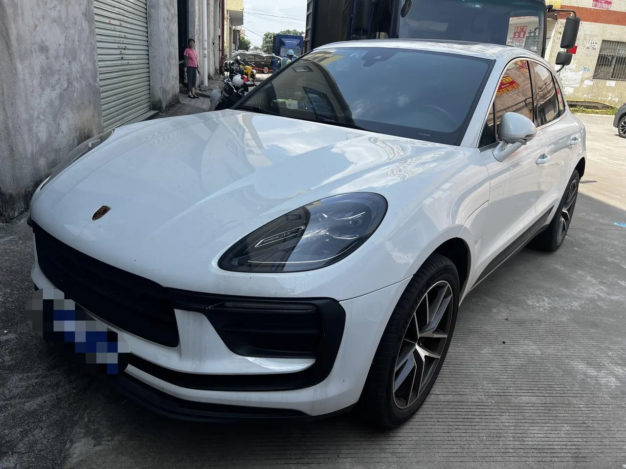 Porsche Macan (Imported) 2022 Macan 2.0T Automatic Gear - View 1