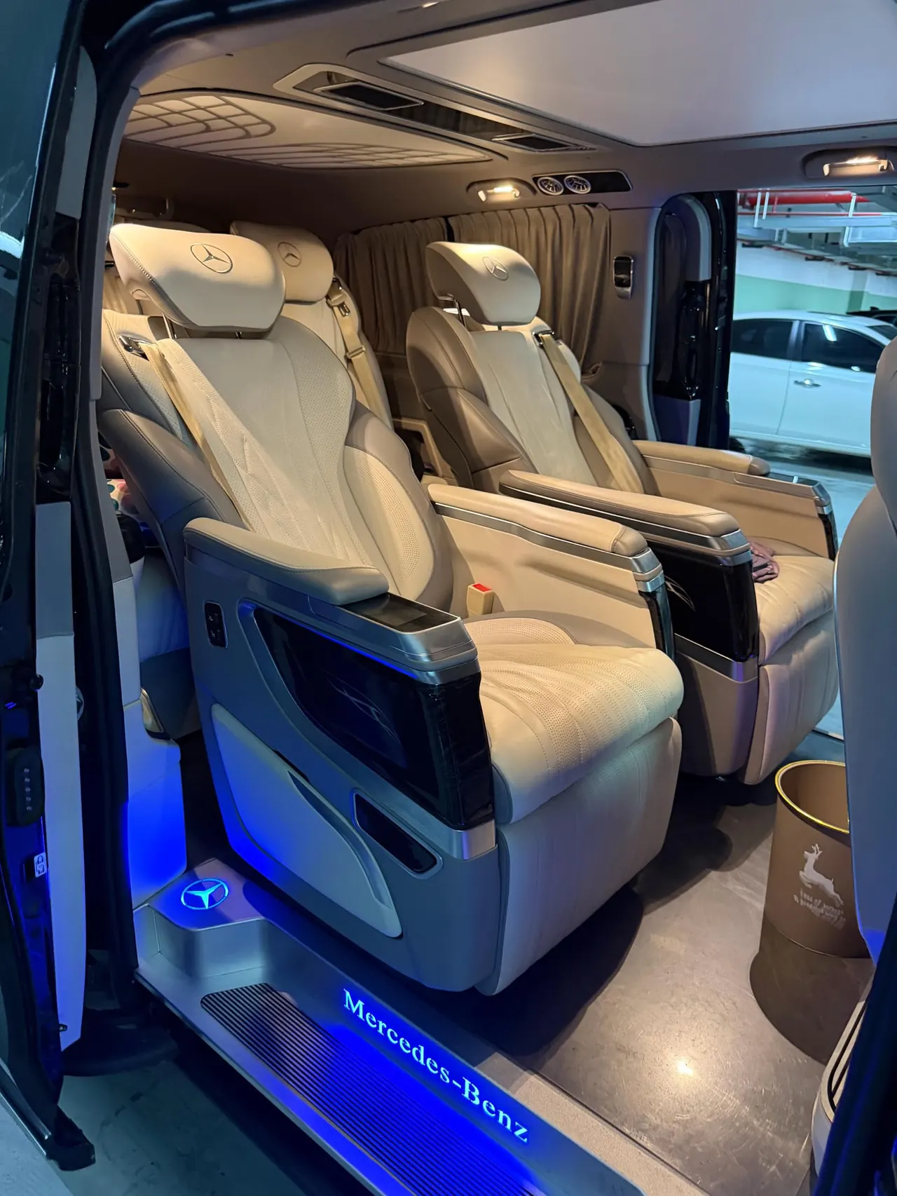 Mercedes Benz V 2022V 260 L 2.0T Premium Edition Automatic Gear 12