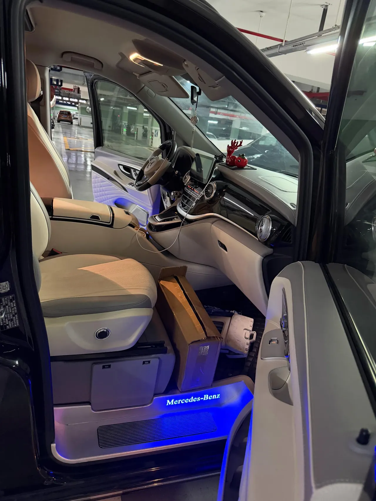 Mercedes Benz V 2022V 260 L 2.0T Premium Edition Automatic Gear 13