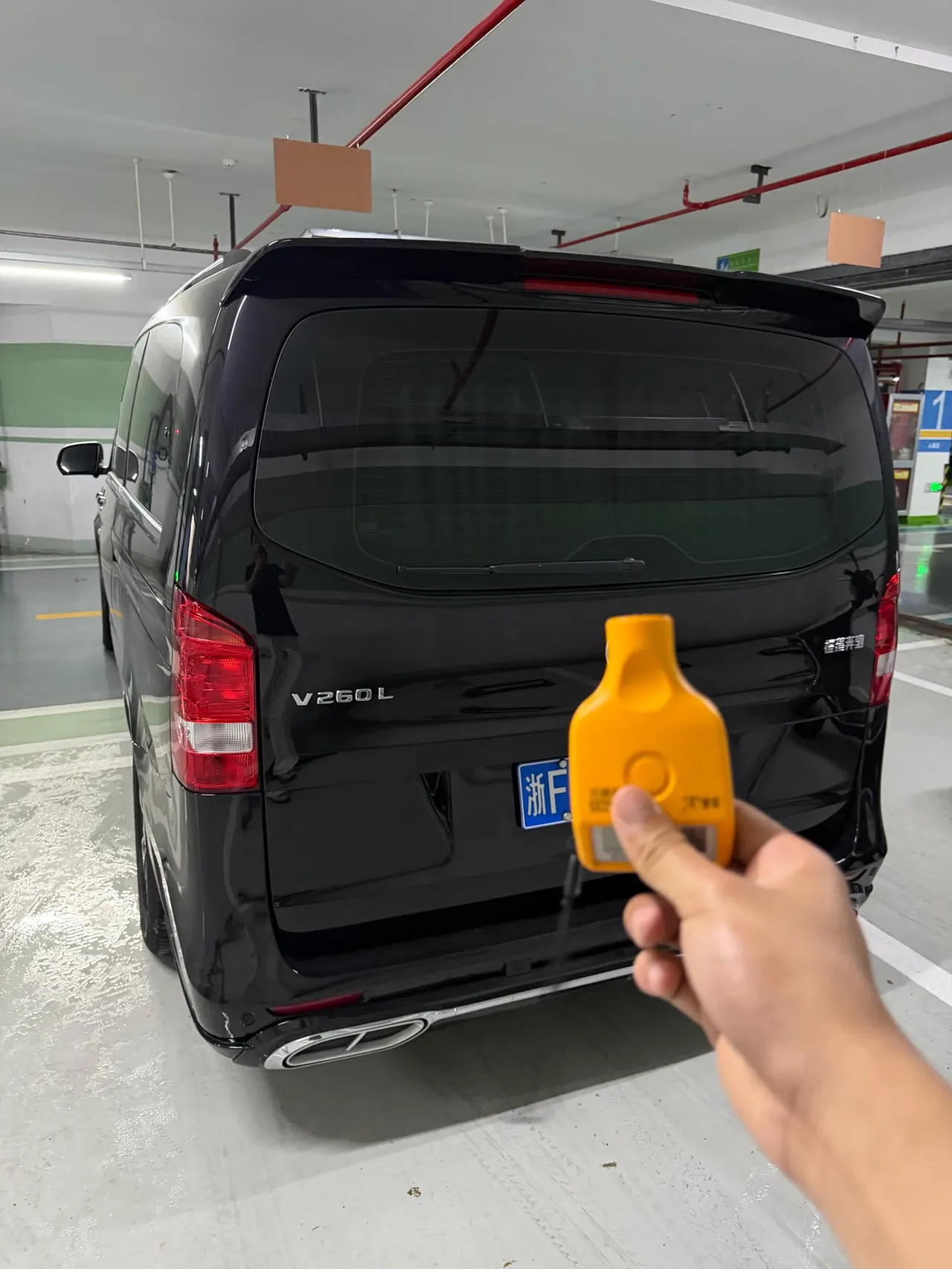 Mercedes Benz V 2022V 260 L 2.0T Premium Edition Automatic Gear 2