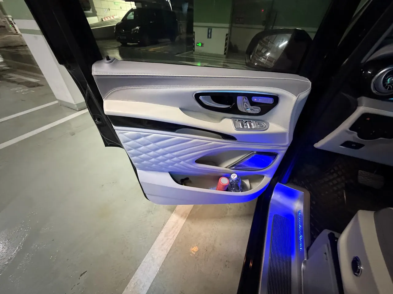 Mercedes Benz V 2022V 260 L 2.0T Premium Edition Automatic Gear 4