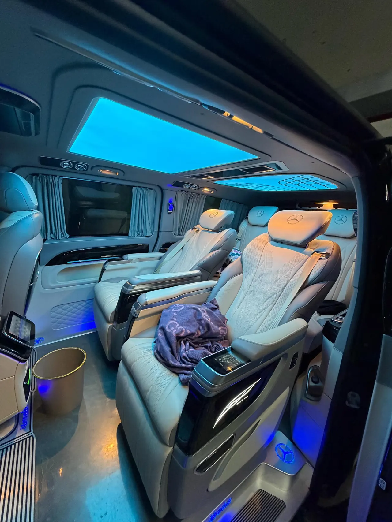 Mercedes Benz V 2022V 260 L 2.0T Premium Edition Automatic Gear 7