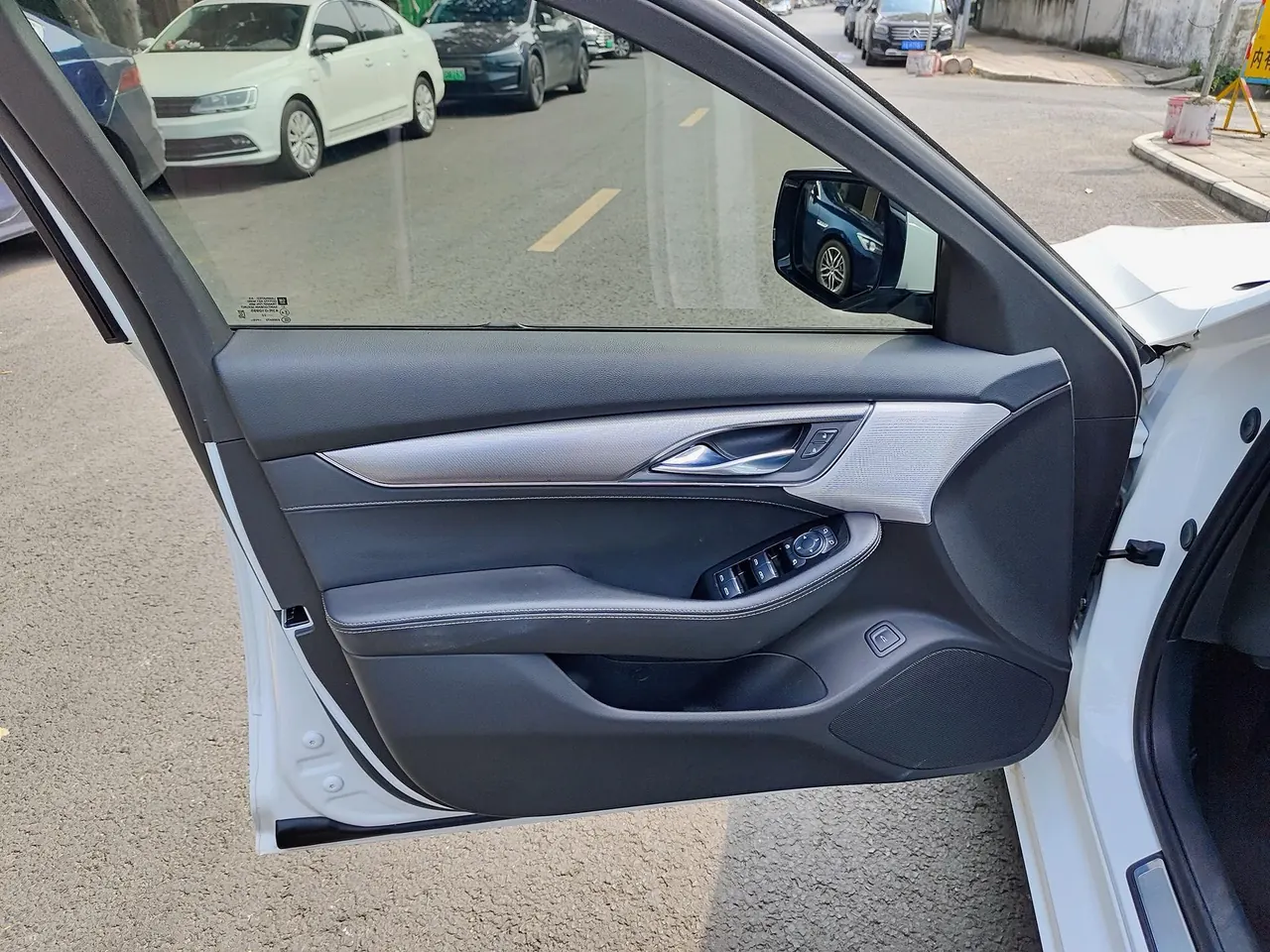 Cadillac 2023 CT5 2.0T 28T fashion automatic gear 4