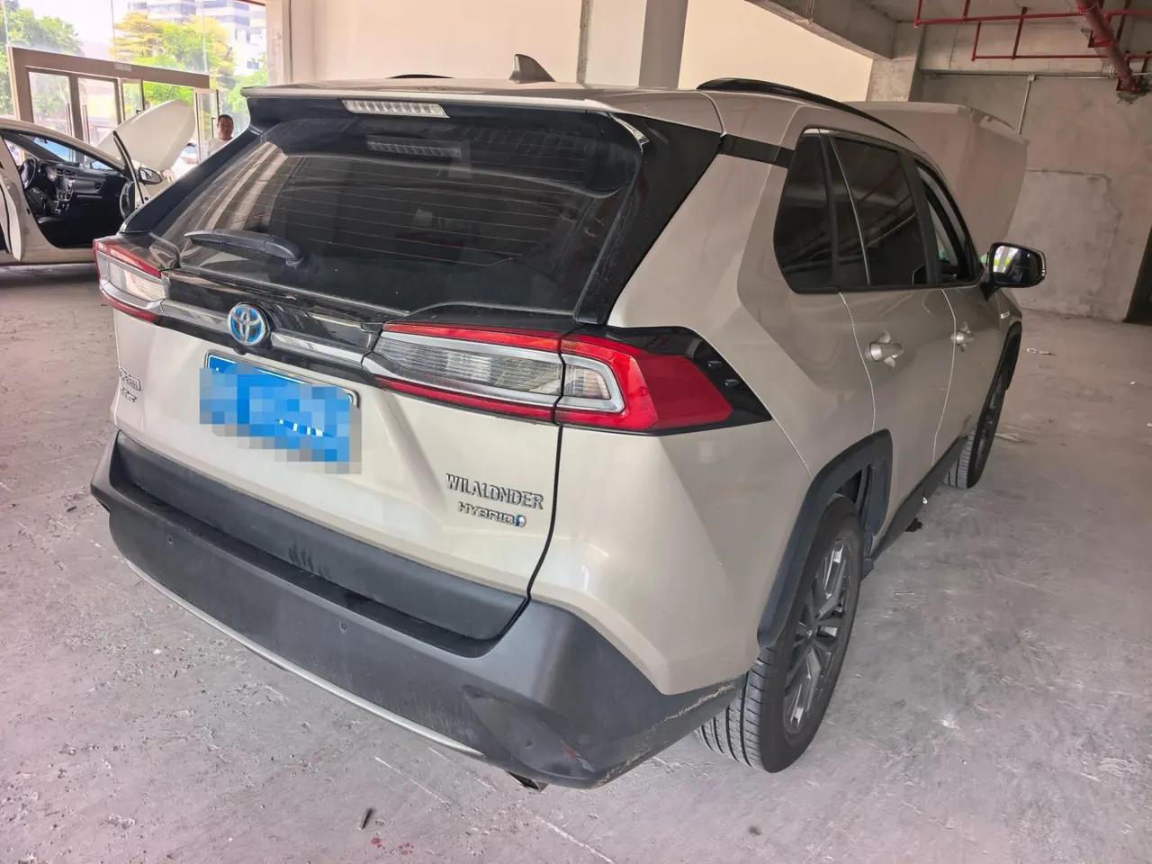 Toyota 2023 Weilanda Dual Engine 2.5 Stepless Four-wheel Drive Luxury PLUS Edition Automatic Gear 2