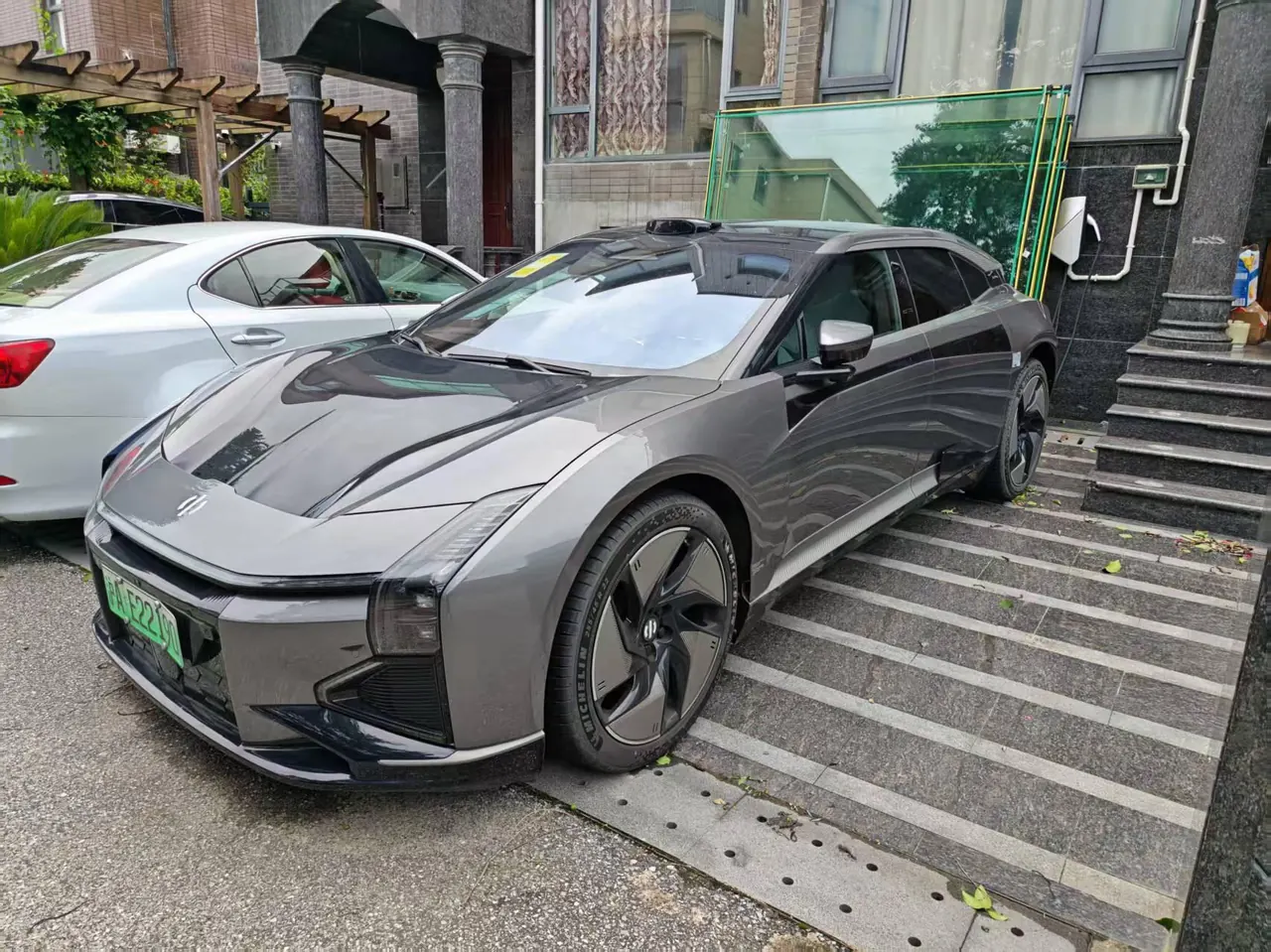 Открыть галерею: HiPhi 2023 HiPhi Z City Edition 5-seat Automatic Gear