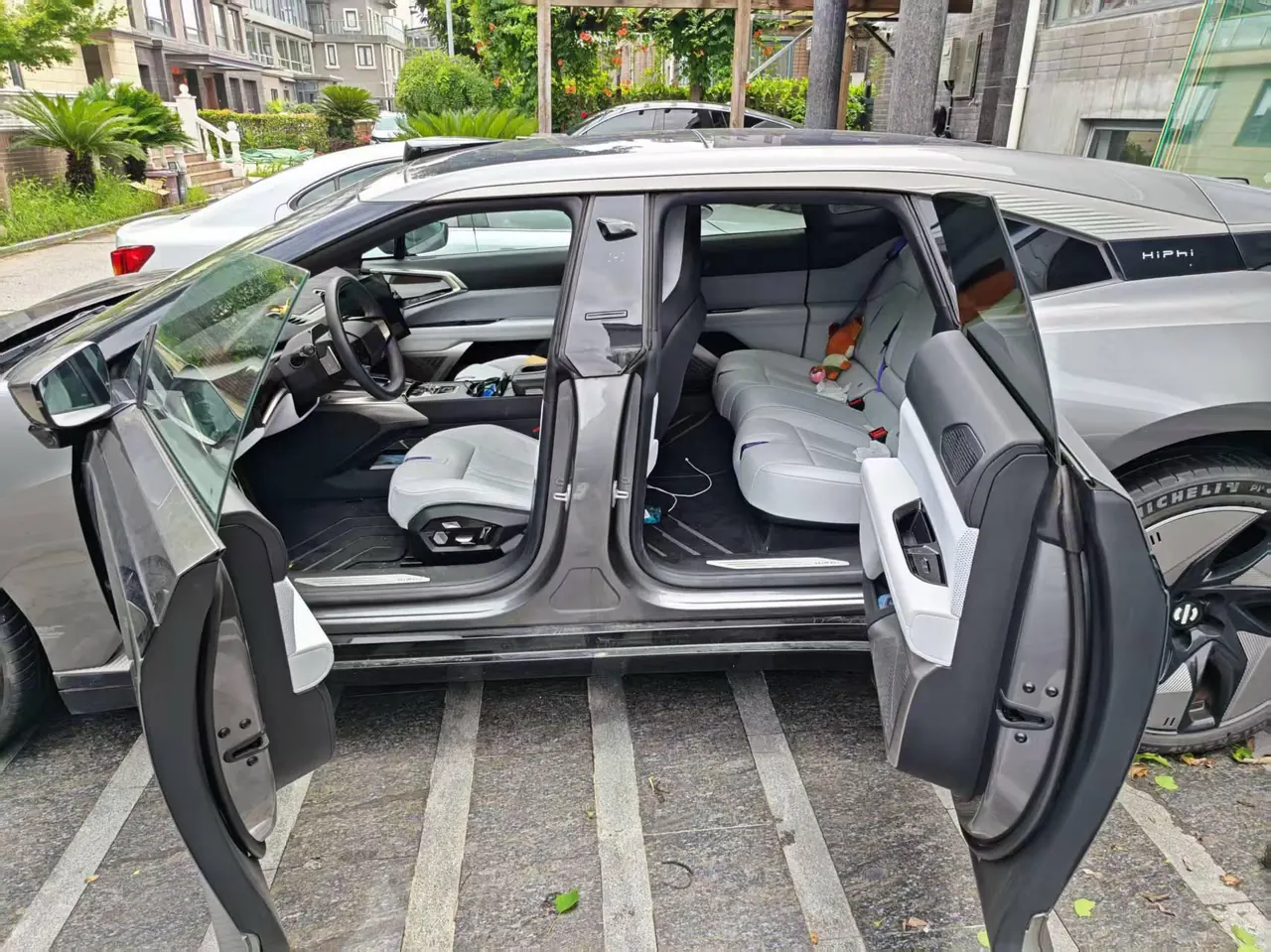 HiPhi 2023 HiPhi Z City Edition 5-seat Automatic Gear 9