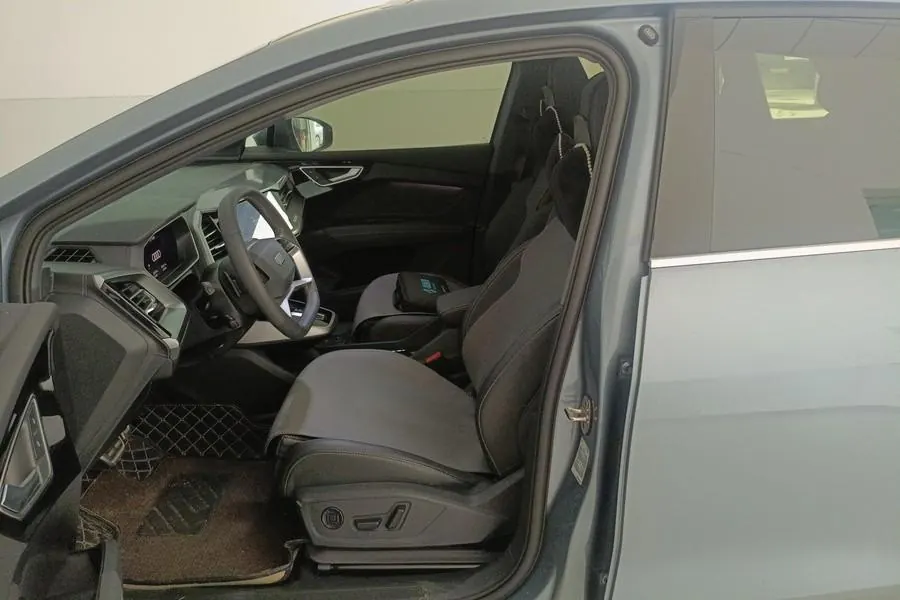Audi 2022 Q4 e-tron 40 Creation Edition Automatic Gear 5