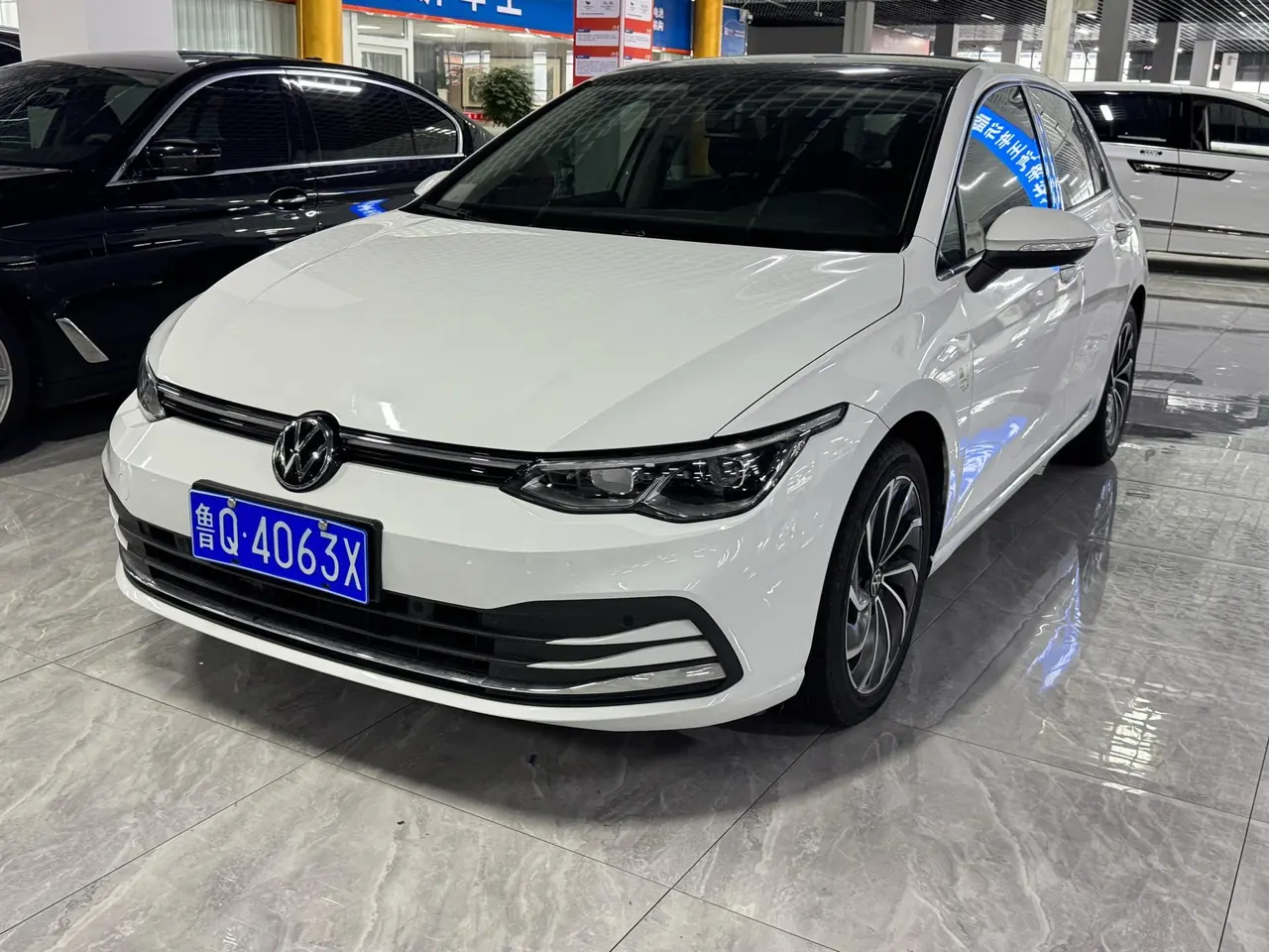 Volkswagen 2023 Golf 8 PRO 1.4TSI 280TSI Automatic - View 1