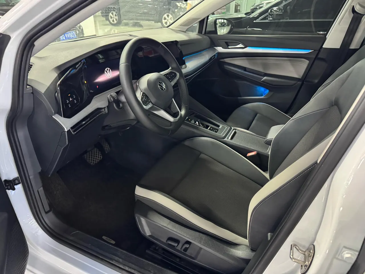 Volkswagen 2023 Golf 8 PRO 1.4TSI 280TSI Automatic 3