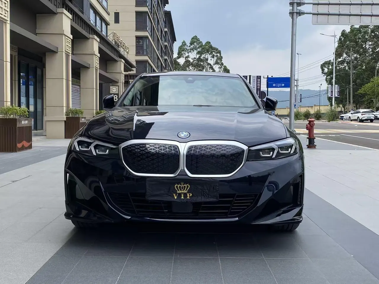 BMW 2025 i3 eDrive 35 L automatic gear 2