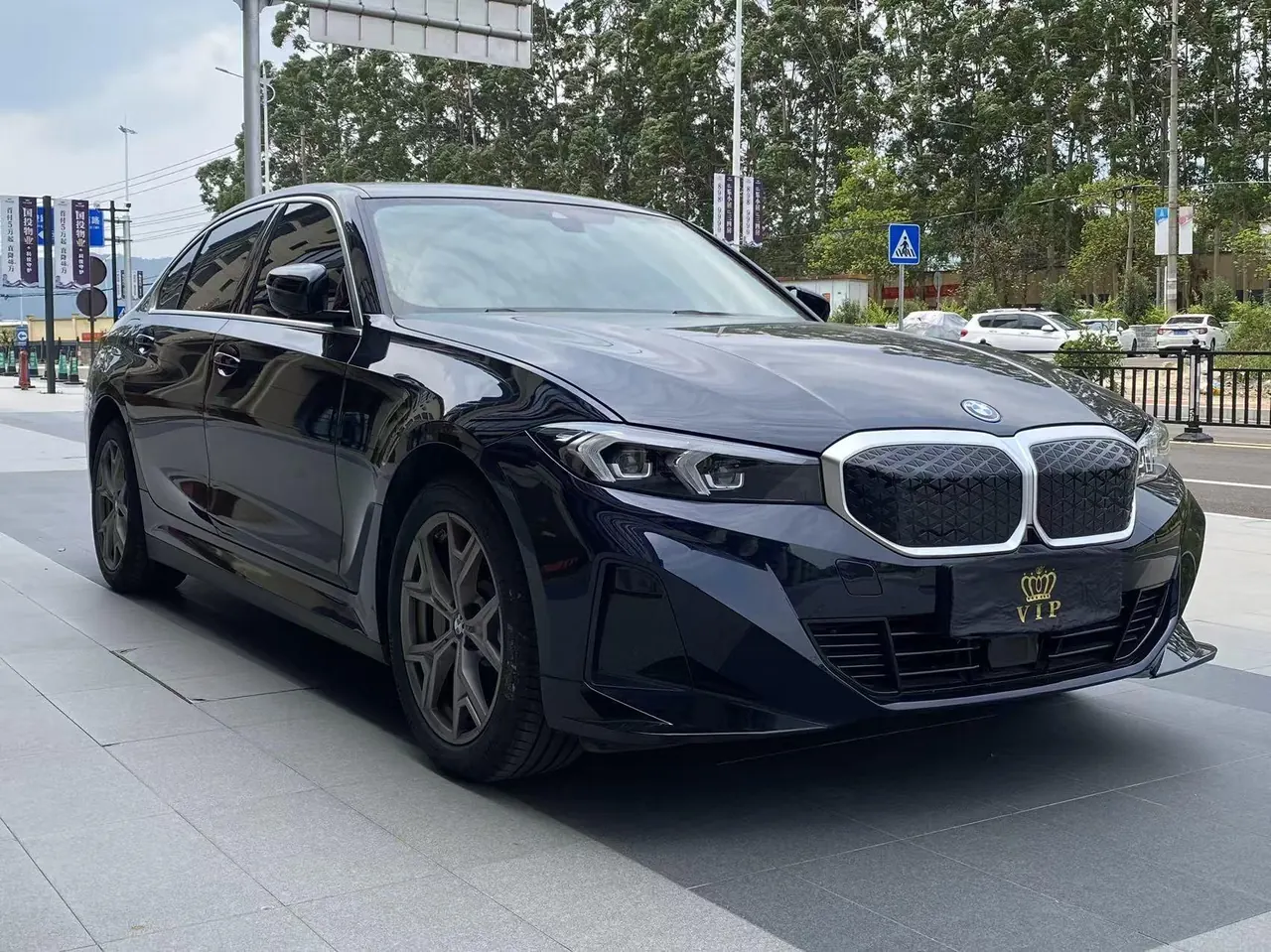 BMW 2025 i3 eDrive 35 L automatic gear 3