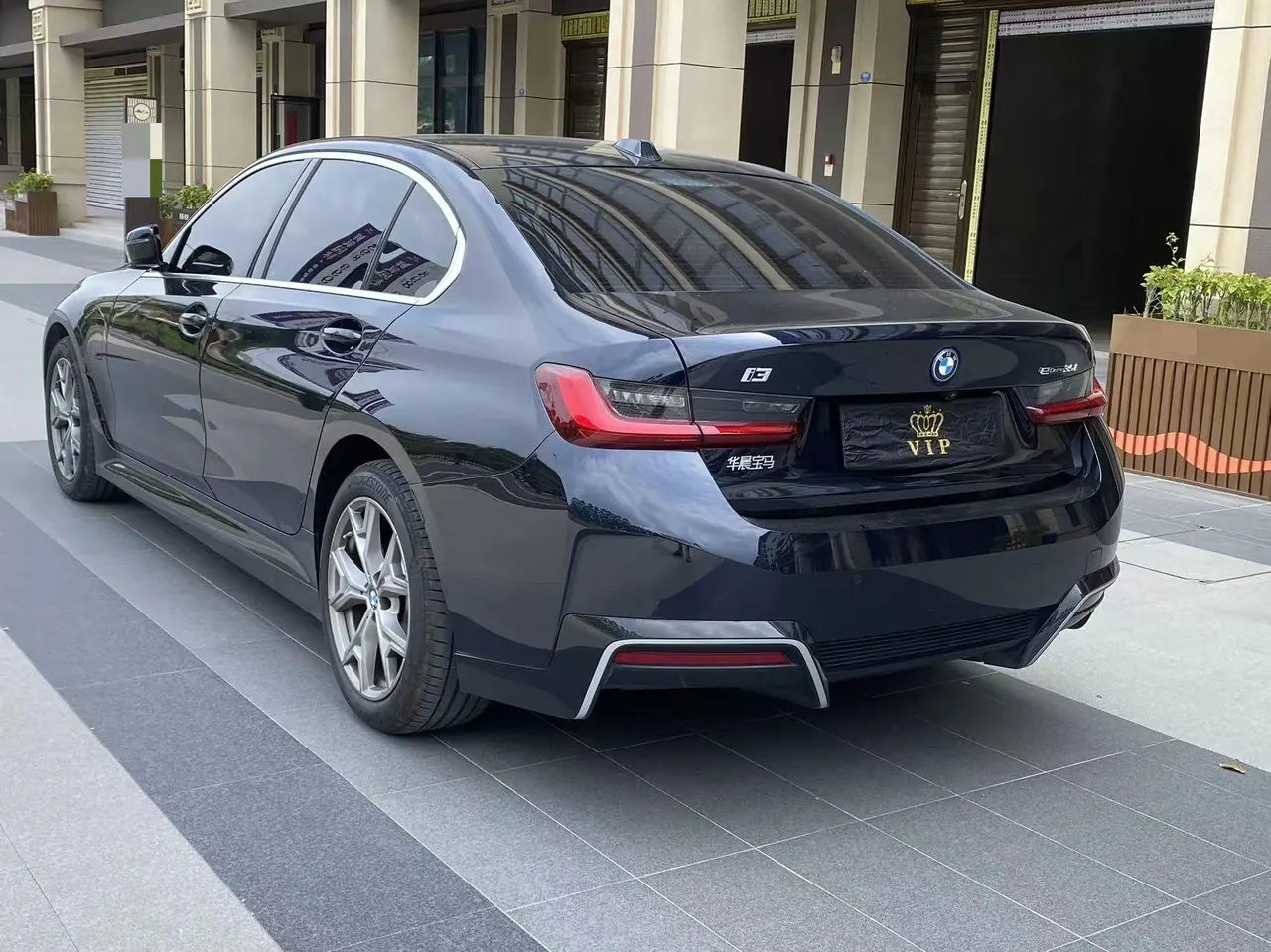 BMW 2025 i3 eDrive 35 L automatic gear 9