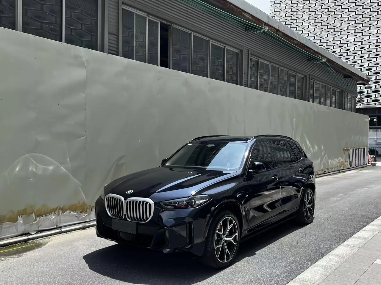 Open image lightbox: BMW 2023 X5 xDrive30Li 48V 2.0T exclusive M sports suit automatic gear