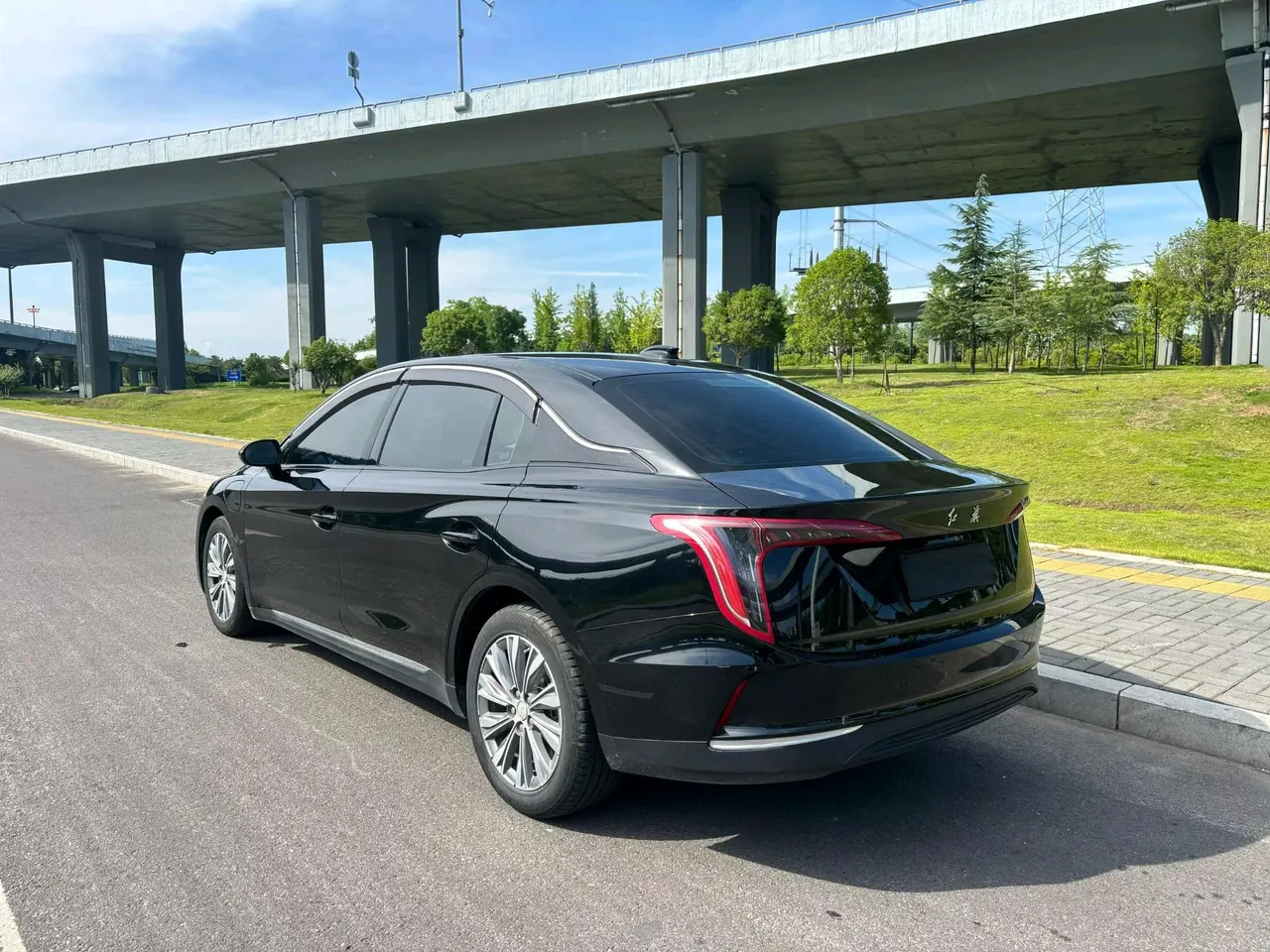 HongQi 2022 E-QM 5 431km Charging Enjoy Edition Automatic Gear 4
